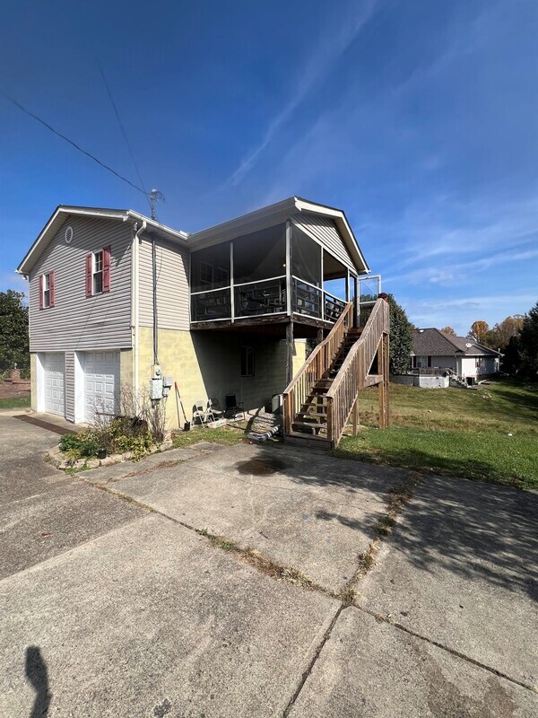 31 Botley Ln in Hurricane, WV - Foto de edificio - Building Photo