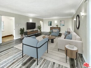 124 N Mansfield Ave in Los Angeles, CA - Building Photo - Building Photo