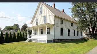 135 Silver St, Unit 135 Silver St in Greenfield, MA - Building Photo