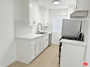 11915 Jefferson Blvd in Culver City, CA - Building Photo - Building Photo