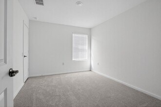 1451 Neria Lp in San Antonio, TX - Building Photo - Building Photo