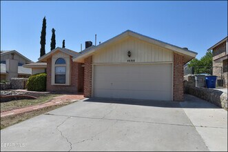 4680 Round Rock Dr in El Paso, TX - Building Photo - Building Photo