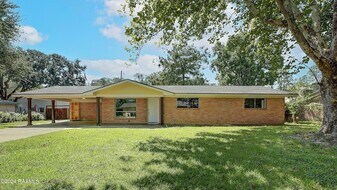 113 Montgomery Dr in Lafayette, LA - Building Photo