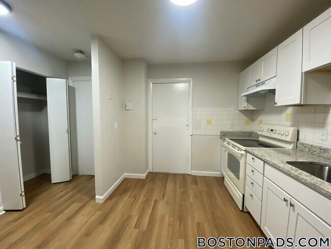 700 Cummins Hwy in Boston, MA - Building Photo - Building Photo