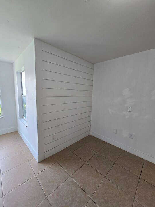 1401 Village Blvd, Unit 1918 in West Palm Beach, FL - Foto de edificio