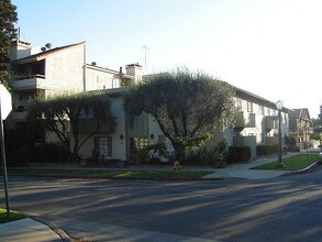 1811 Pelham Ave in Los Angeles, CA - Foto de edificio - Building Photo