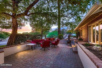 2218 E Rancho Dr in Phoenix, AZ - Foto de edificio - Building Photo