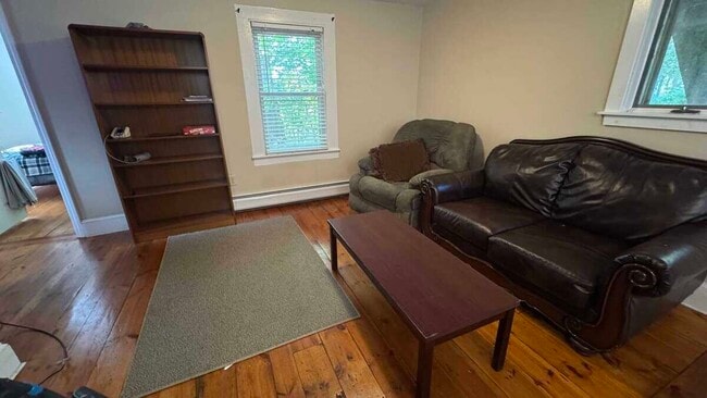 11 W Green St, Unit 1 in Easthampton, MA - Building Photo - Building Photo