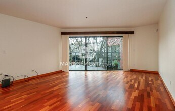 720 NW Naito Pkwy in Portland, OR - Building Photo - Building Photo