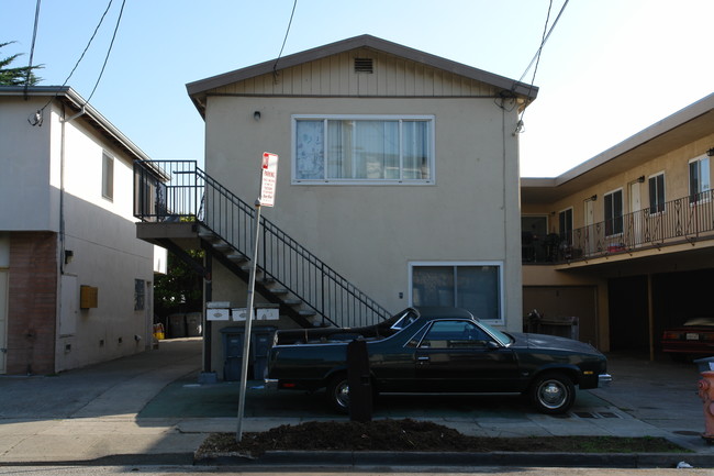 744 Masson Ave in San Bruno, CA - Foto de edificio - Building Photo