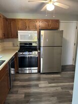 379 Huse Rd, Unit 31 in Manchester, NH - Building Photo