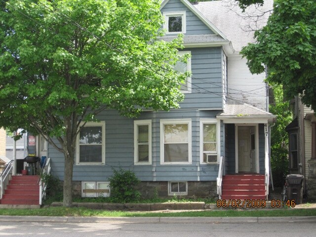 415 W Walnut St in Kalamazoo, MI - Foto de edificio - Building Photo