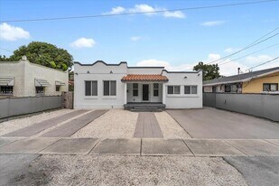 1733 NW 16th St in Miami, FL - Building Photo
