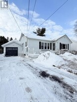 68 Montreal St in Whitchurch-Stouffville, ON - Building Photo