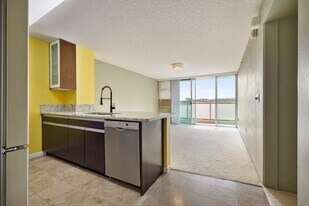 3009 Ala Makahala Pl in Honolulu, HI - Building Photo