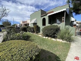 723 E 81st St in Los Angeles, CA - Building Photo