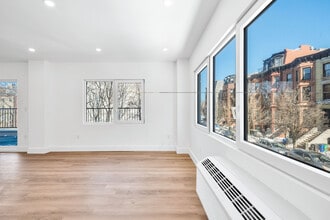 28 Spencer Place in Brooklyn, NY - Foto de edificio - Building Photo