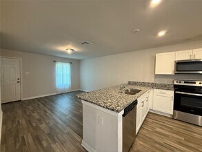 15535 Taylorcrest Dr in Cut And Shoot, TX - Building Photo - Building Photo