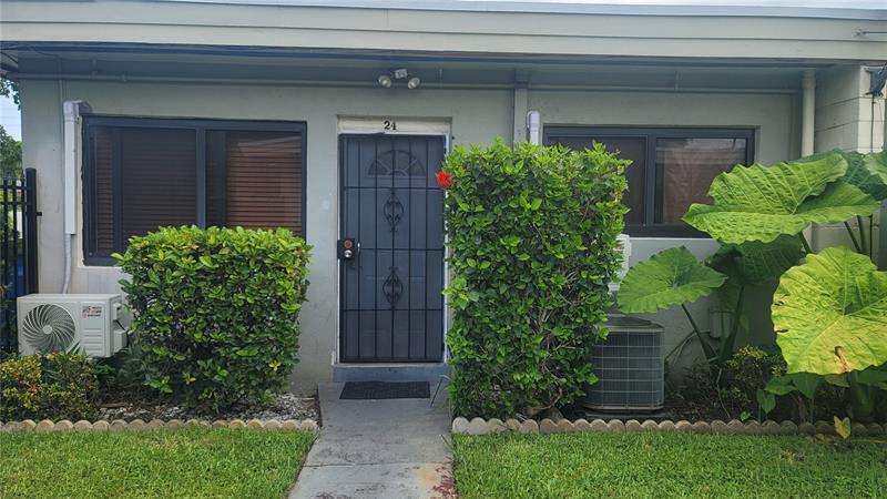 1845 Pembroke Rd in Hollywood, FL - Building Photo