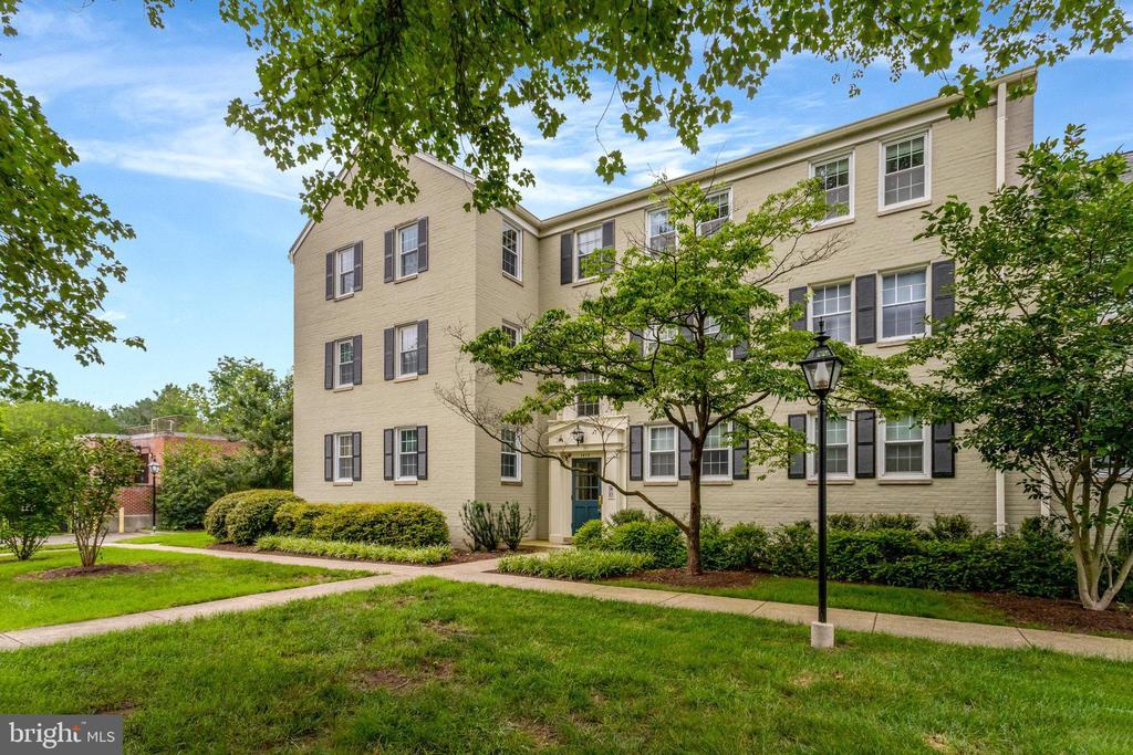 1413 Belle View Blvd-Unit -B2 in Alexandria, VA - Building Photo