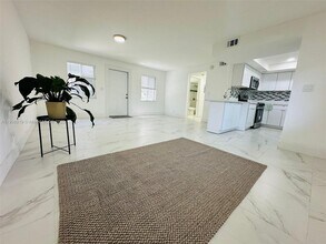 414 SE 14th St in Fort Lauderdale, FL - Building Photo - Building Photo