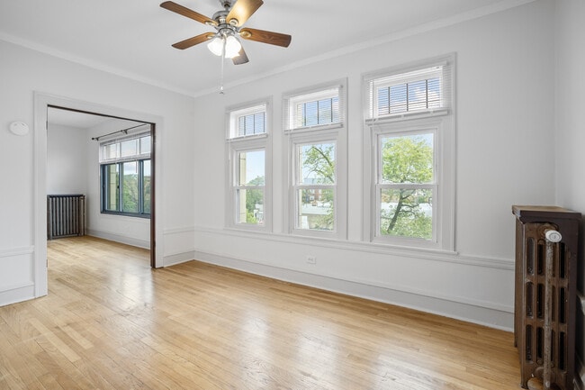 2342 N Spaulding Ave in Chicago, IL - Building Photo - Building Photo