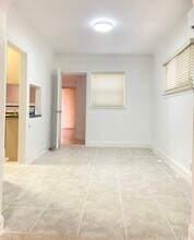 8203 164th Pl in Jamaica, NY - Building Photo - Building Photo