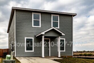 12822 Ratcliff Lk in Saint Hedwig, TX - Building Photo - Building Photo
