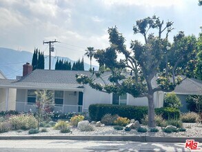 4717 Glenwood Ave in Montrose, CA - Building Photo - Building Photo