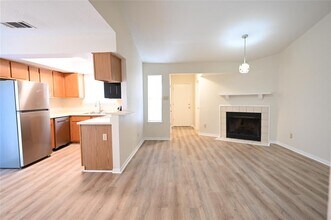 1003 Crockett St in Lockhart, TX - Building Photo - Building Photo