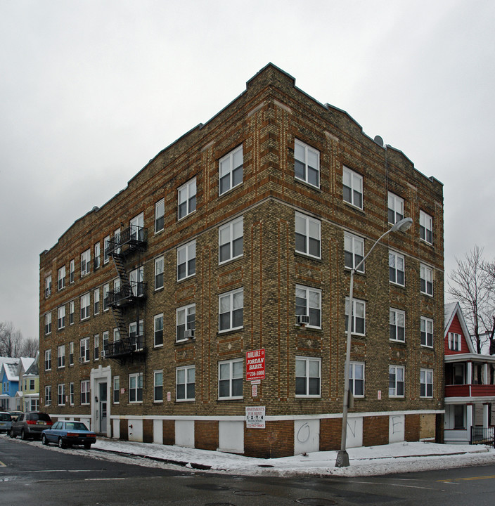 133 N Maple Ave in East Orange, NJ - Building Photo