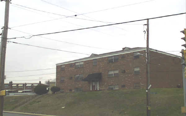 Colonial Court in Wilmington, DE - Building Photo