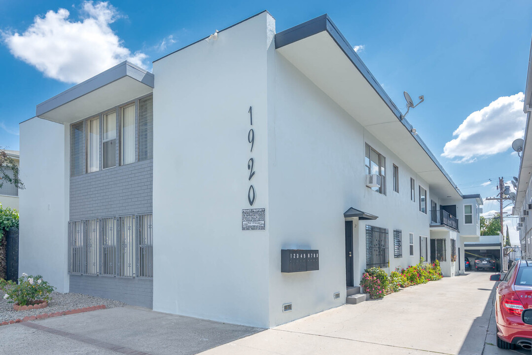 1920 S Shenandoah St in Los Angeles, CA - Building Photo