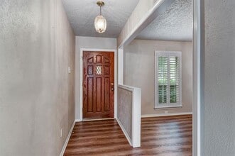 2210 Roundrock Dr in Carrollton, TX - Building Photo - Building Photo
