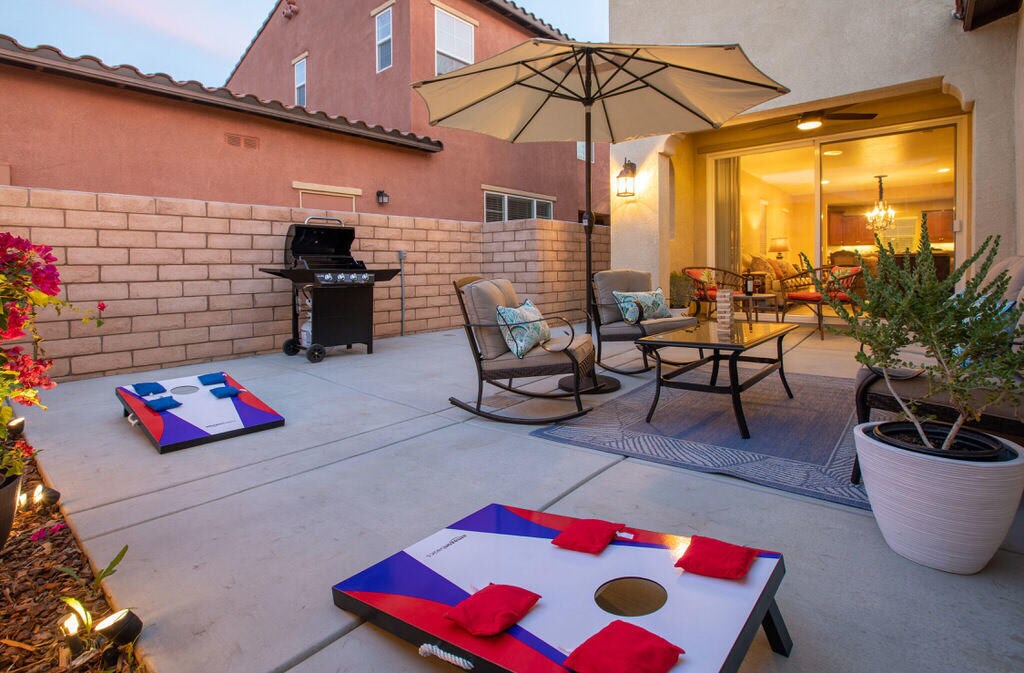 462 Via De La Paz in Palm Desert, CA - Building Photo