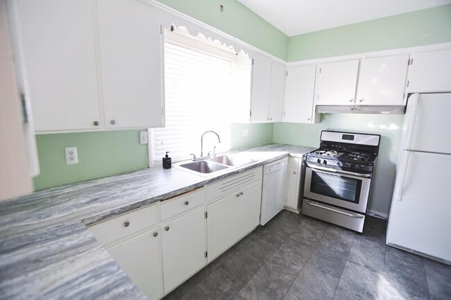 829 Flat St NE in Grand Rapids, MI - Building Photo - Building Photo