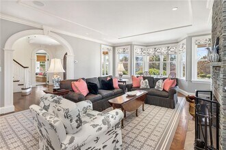 271 Carnegie Harbor Dr in Portsmouth, RI - Building Photo - Building Photo