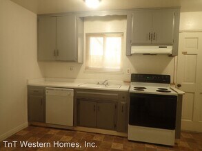 519 E Ridgecrest Blvd in Ridgecrest, CA - Building Photo - Building Photo