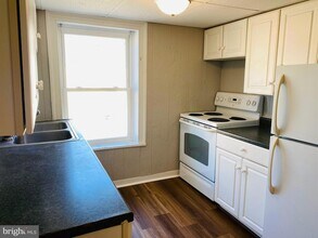 145 N Carlisle St, Unit B in Greencastle, PA - Building Photo - Building Photo