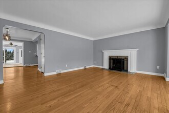 2299 W Lincoln St in Birmingham, MI - Building Photo - Building Photo