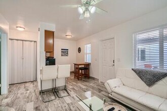 107 Tacoma Ln-Unit -11 in West Palm Beach, FL - Foto de edificio - Building Photo