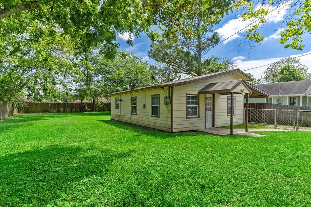 1007 Roosevelt in La Marque, TX - Building Photo