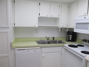 612 Bird Bay Dr W in Venice, FL - Building Photo - Building Photo
