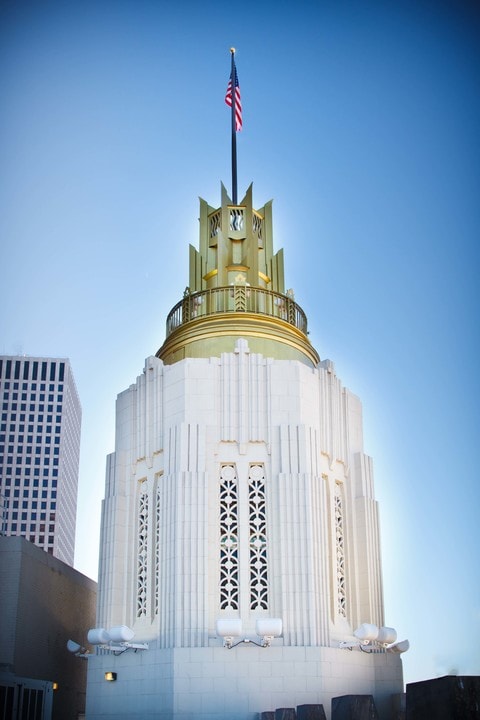 200 Carondelet in New Orleans, LA - Building Photo