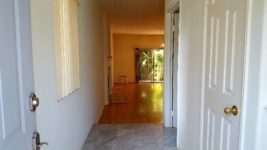 1354 Shadowbrook Ter in Harbor City, CA - Foto de edificio - Building Photo