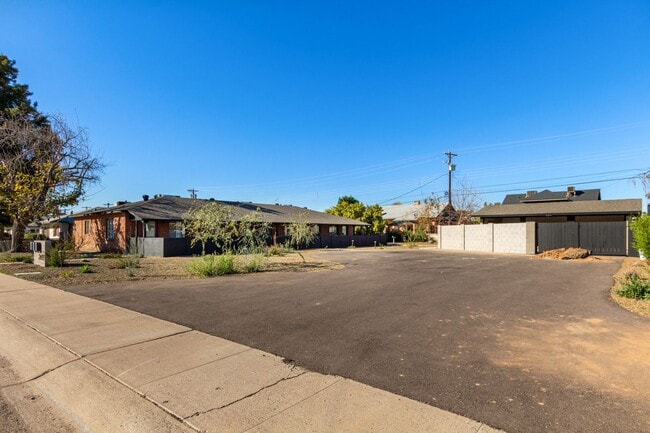 property at 2452 E Amelia Ave