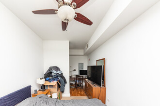 565 W Quincy St, Unit 1213 in Chicago, IL - Foto de edificio - Building Photo
