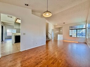 43241 32nd St W in Lancaster, CA - Building Photo - Building Photo