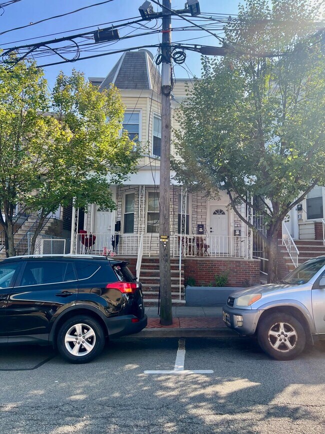 313 16th St in Union City, NJ - Building Photo - Building Photo