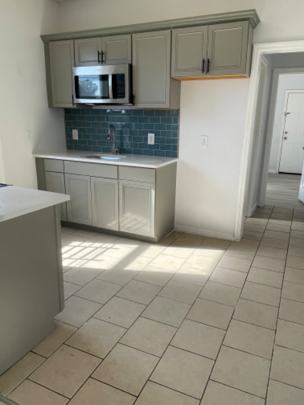 587 Grove St in Irvington, NJ - Foto de edificio - Building Photo